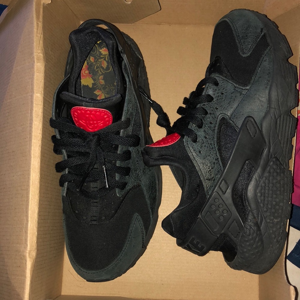 Nike men huaraches size 9.5 75$